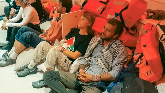 Aktivis Greta Thunberg (kedua kiri) ditangkap militer Israel. (x israelmfa)